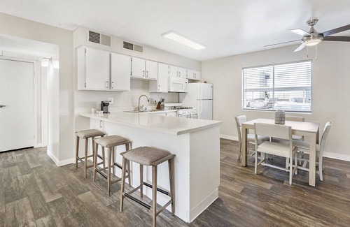 Spring Valley Apartment | Modern Apartment in Prime Location (ID1197X171)