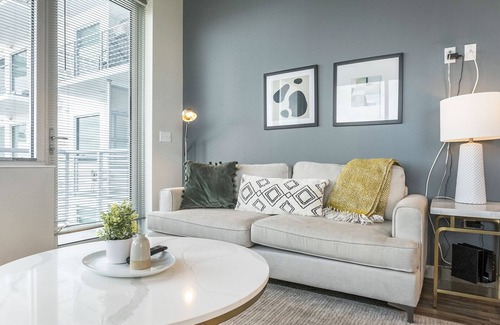 Historic Old Northeast Apartment | Modern Apartment in Prime Location (ID3063)