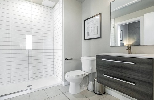 Historic Old Northeast Apartment | Modern Apartment in Prime Location (ID3063)