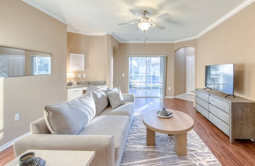 Pinellas Park Apartment | Modern Apartment in Prime Location (ID1836X26)