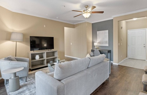 Pinellas Park Apartment | Modern Apartment in Prime Location (ID8612X34)