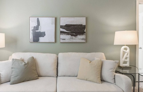 Alden Bridge Apartment | Modern Apartment in Prime Location (ID5888X16)