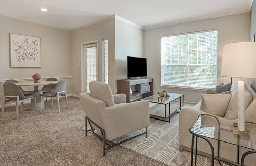 Alden Bridge Apartment | Modern Apartment in Prime Location (ID5888X16)