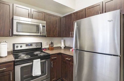 Alden Bridge Apartment | Modern Apartment in Prime Location (ID5888X16)