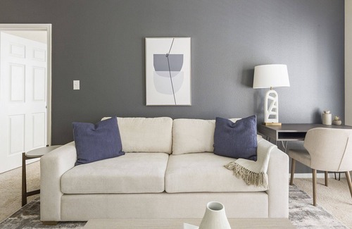 Alden Bridge Apartment | Modern Apartment in Prime Location (ID1212X386)