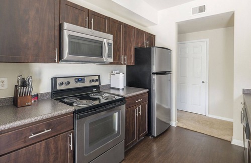 Alden Bridge Apartment | Modern Apartment in Prime Location (ID1212X386)