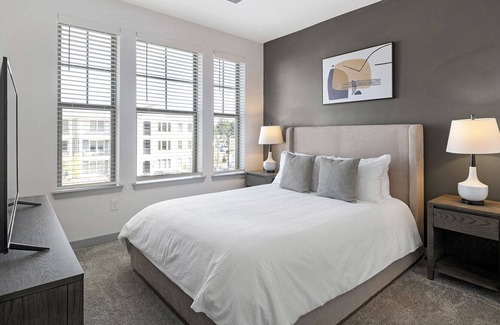 Homewood Apartment | Modern Apartment in Prime Location (ID1167X724)