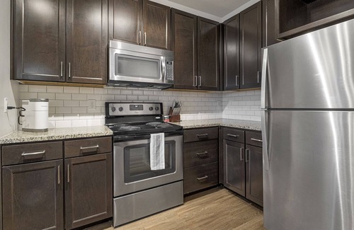 Crestline Heights Apartment | Modern Apartment in Prime Location (ID3573X89)