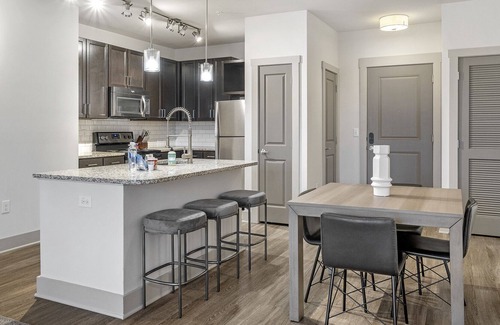 Crestline Heights Apartment | Modern Apartment in Prime Location (ID3573X89)