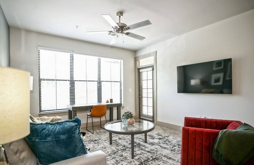 Crestline Heights Apartment | Modern Apartment in Prime Location (ID889)