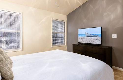 Winston - Salem Apartment | Modern Apartment in Prime Location (ID8399X27)