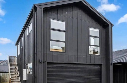 Lower Shotover Apartment | Modern Apartment with Coronet & Remarkables views