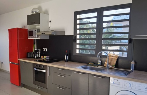 Petite-Ile Apartment | Modern apartment with sea view PRIVATE SWIMMING POOL!