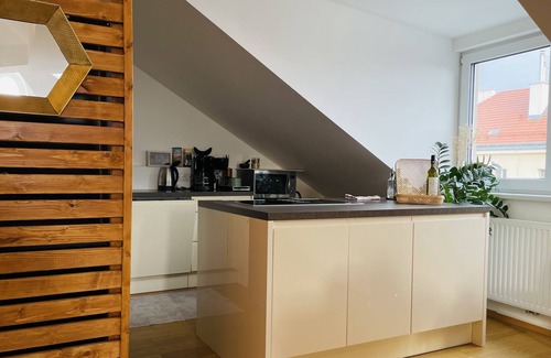Penzing Apartment | Modern apartment with distant views and garage