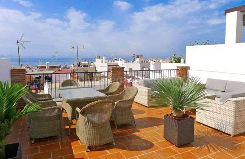 Nerja City Centre Apartment | Modern Apartment with private roof terrace