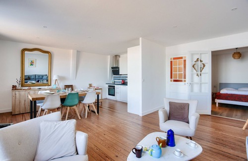 Saint-Igneuc Apartment | Modern apartment with sea view, for 4