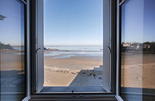 Saint-Igneuc Apartment | Modern apartment with sea view, for 4