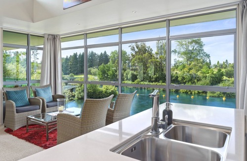 Taupo Apartment | Modern Apartment with Stunning Views