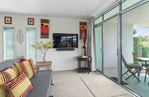 Taupo Apartment | Modern Apartment with Stunning Views