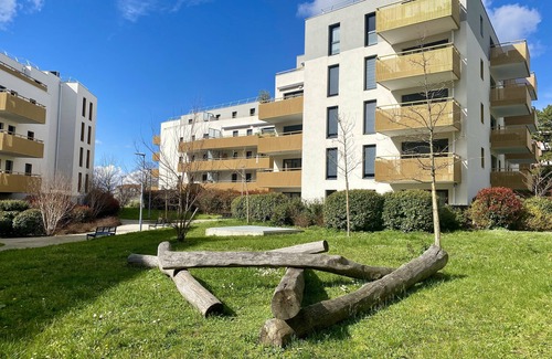 Saint-Priest Apartment | Modern Appartement Pour 4pers Near Aeroport, Eurexpo and Lyon- Terrasse-parking