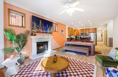 Wicker Park Apartment | Modern Apt, Billiards, 1 Private Patio,1 Parking