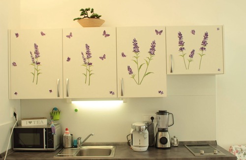 Zizkov Apartment | Modern Apt in center with PARKING