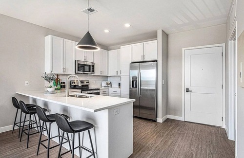 Lee's Summit Apartment | Modern Apt. Kansas City Oasis 13 miles to GEHA Field, Shops, Dining, Park, & Gym
