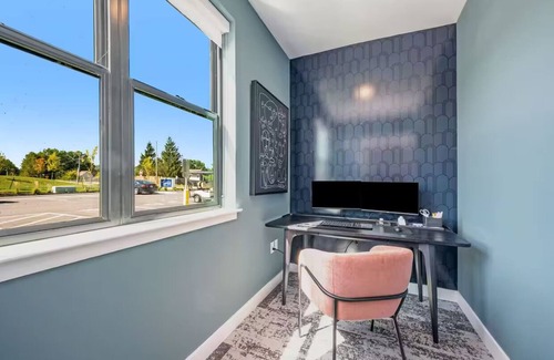 Lee's Summit Apartment | Modern Apt. Kansas City Oasis 13 miles to GEHA Field, Shops, Dining, Park, & Gym
