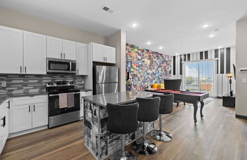 South Nashville Apartment | Modern Apt, Near Downtown, Great for Small Groups!