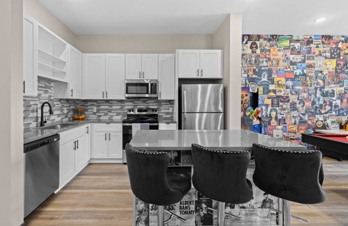 South Nashville Apartment | Modern Apt, Near Downtown, Great for Small Groups!