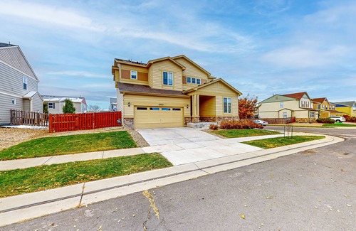Commerce City Apartment | Modern apt near parks/dining/groceries with AC & WiFi - 11 mi. from DIA/DEN