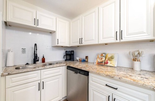 Downtown Columbus Apartment | Modern Apt | Parking | Near German Village + Dtwn