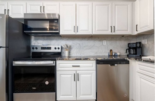 Downtown Columbus Apartment | Modern Apt | Parking | Near German Village + Dtwn
