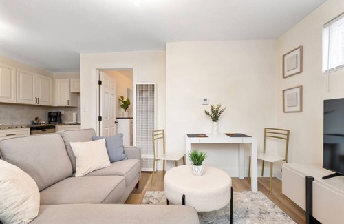 Downtown Columbus Apartment | Modern Apt | Parking | Near German Village + Dtwn