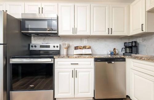 Downtown Columbus Apartment | Modern Apt | Parking | Near German Village + Dtwn