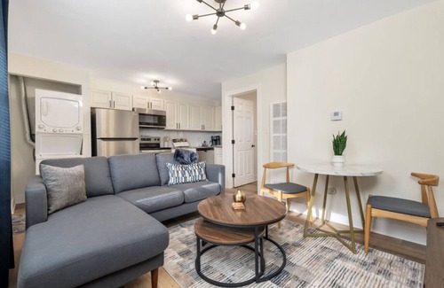 Downtown Columbus Apartment | Modern Apt | Parking | Near German Village + Dtwn