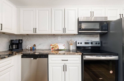 Downtown Columbus Apartment | Modern Apt | Parking | Near German Village + Dtwn