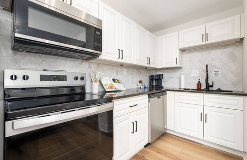 Downtown Columbus Apartment | Modern Apt | Parking | Near German Village + Dtwn