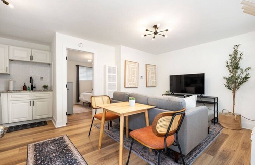 Downtown Columbus Apartment | Modern Apt | Parking | Near German Village + Dtwn