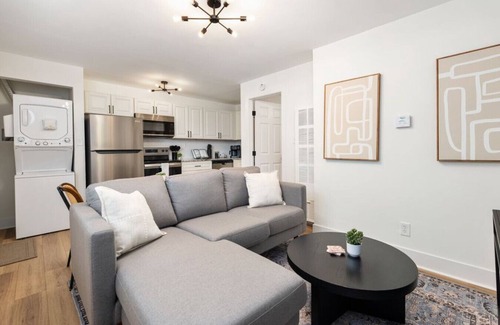 Downtown Columbus Apartment | Modern Apt | Parking | Near German Village + Dtwn