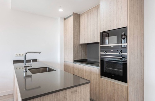 Palma-Palmilla Apartment | Modern Apt with Shared Terrace