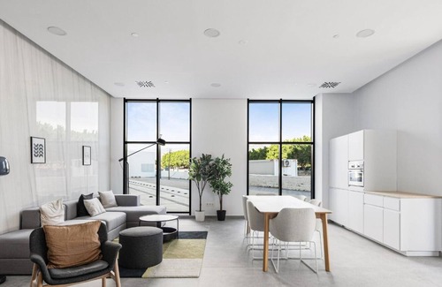 Palma-Palmilla Apartment | Modern Apt with Shared Terrace
