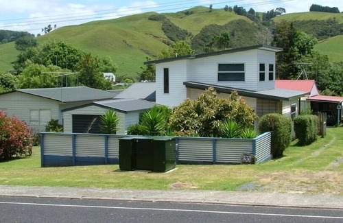 Whiritoa House | Modern architecturally designed bach