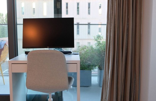 Amsterdam North Apartment | Modern architecture with great views adjacent city center (100+60m2 balcony)