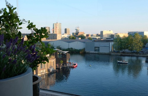 Amsterdam North Apartment | Modern architecture with great views adjacent city center (100+60m2 balcony)