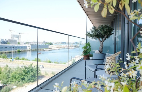 Amsterdam North Apartment | Modern architecture with great views adjacent city center (100+60m2 balcony)