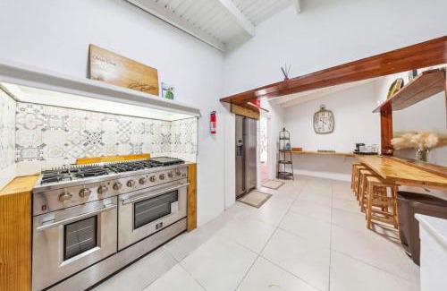 Santa Cruz House | Modern Aruba Villa 5br Private Pool