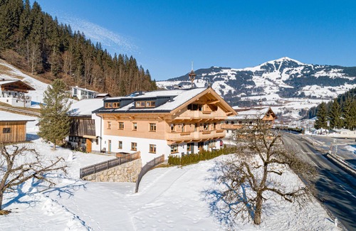 Hopfgarten im Brixental Apartment | Modern apartment opposite of Salvena swimming lake