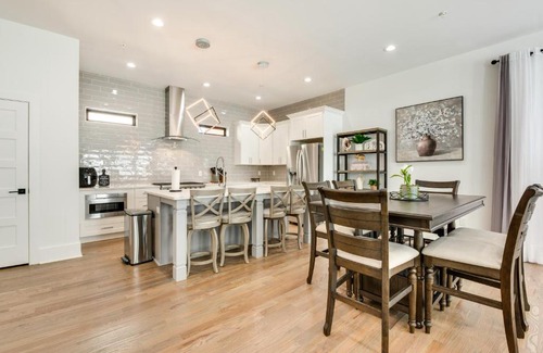 Old Fourth Ward House | Modern Atlanta Home with Balcony 2 Mi to Downtown!