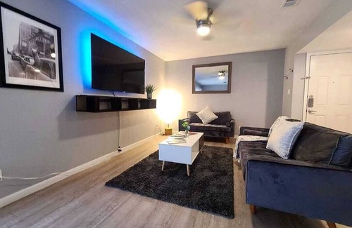 Highland Condo | Modern ATX Getaway